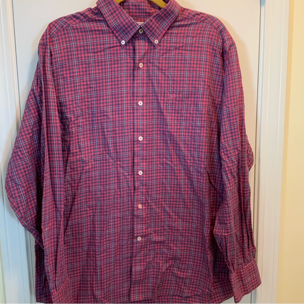 Men’s Southern Tide button down shirt. Size XL, classic fit.